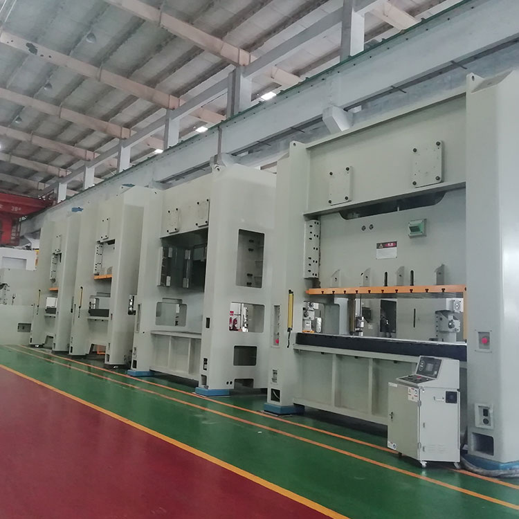 Cú đấm chính xác tốc độ cao bị ồn, nguyên nhân là gì?