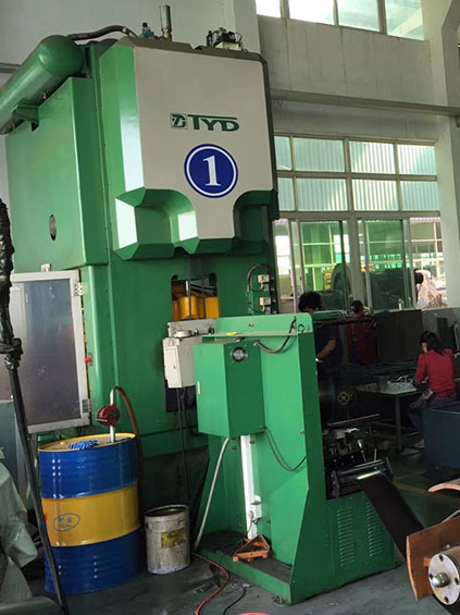 Cách chọn bộ cấp liệu phù hợp cho cú đấm tốc độ cao