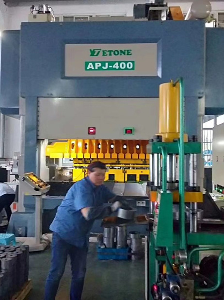 Nguyên nhân và giải pháp cho việc máy đột tốc độ cao không đủ áp lực