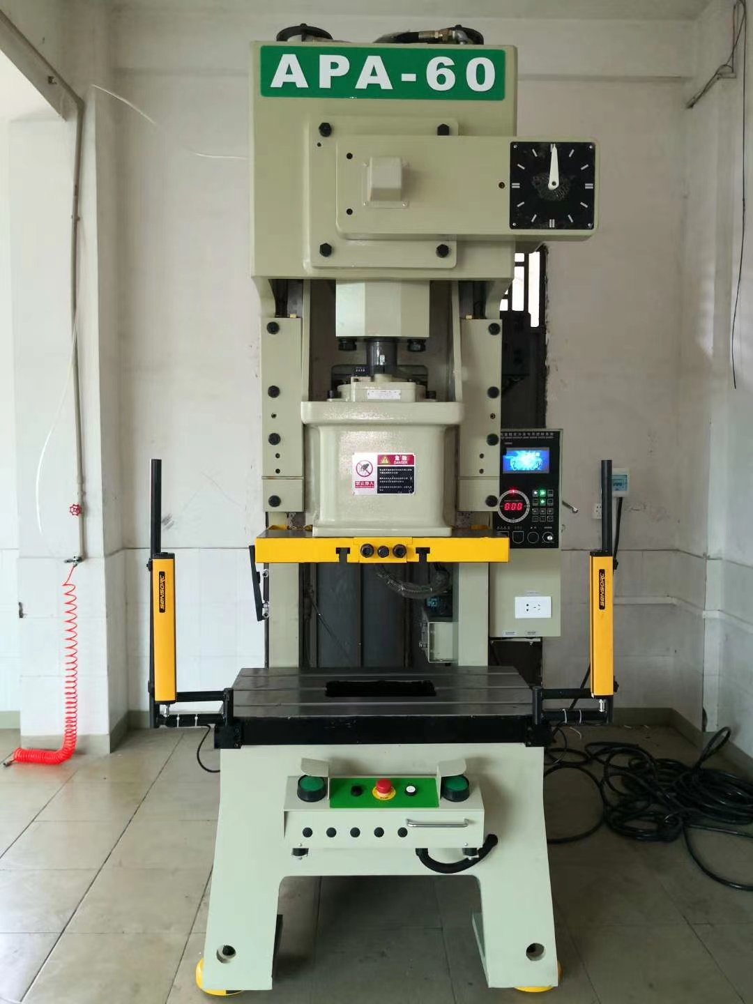 Giải pháp cho nhiệt độ dầu cao của máy ép lỗ nhỏ