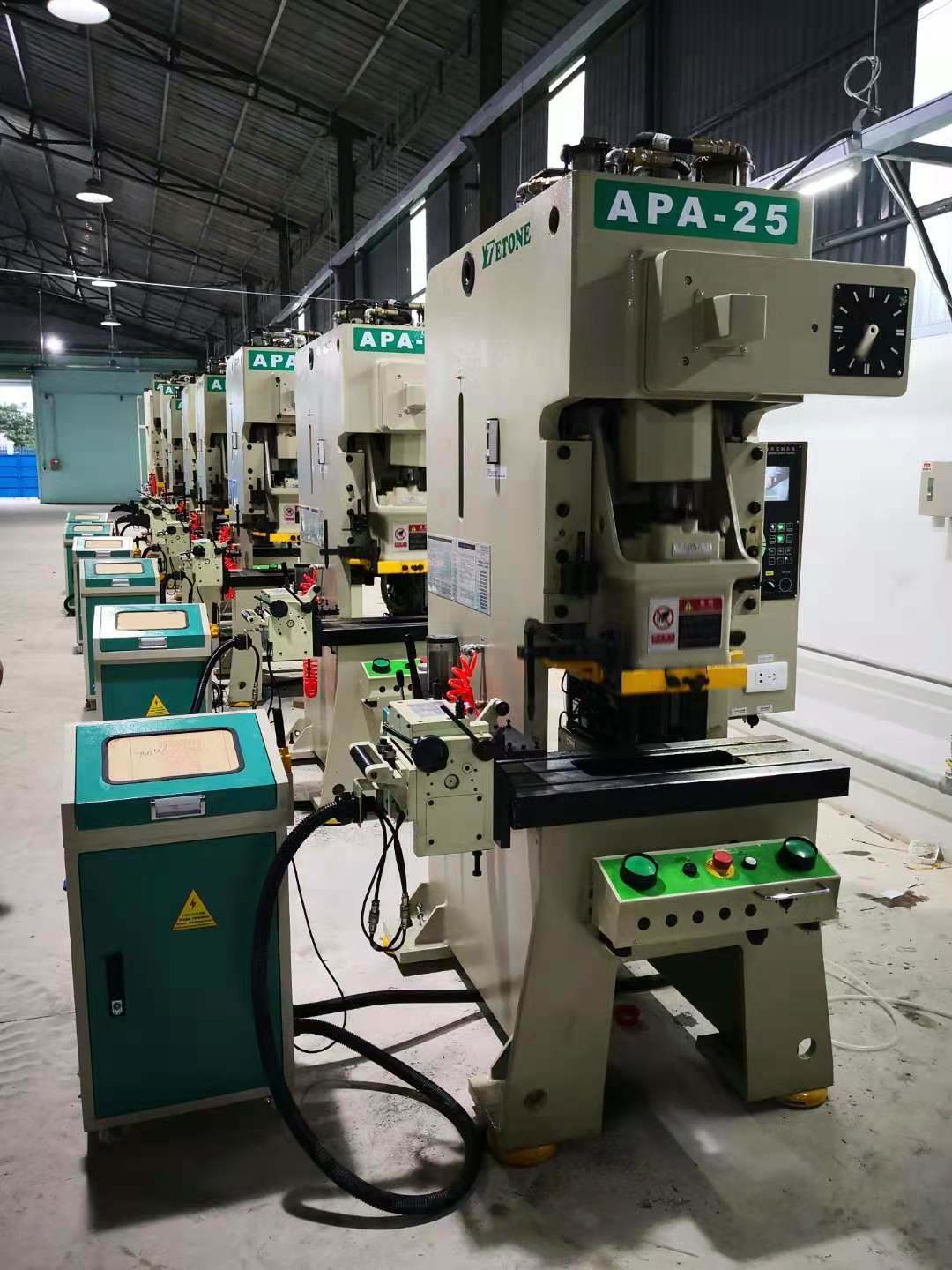 Vật liệu được sử dụng trong máy đột tốc độ cao là gì