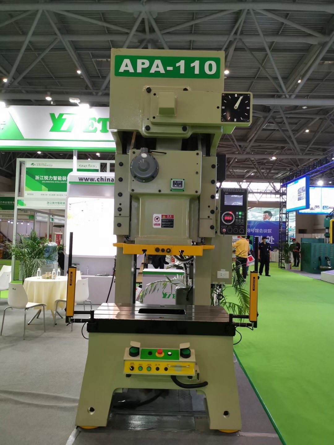 Các biện pháp phòng ngừa để điều chỉnh độ chính xác của ray dẫn hướng cho chày tốc độ cao