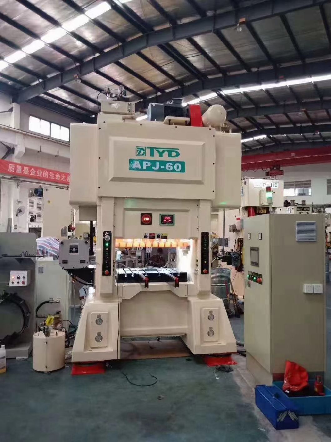 Phân tích các nguồn tiếng ồn khi gắn ly hợp đột dập chính xác
