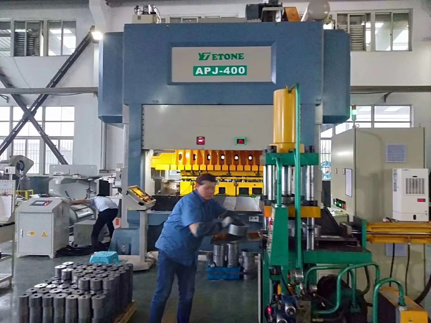 Các yêu cầu của máy đục lỗ tốc độ cao cho bộ lọc dầu là gì